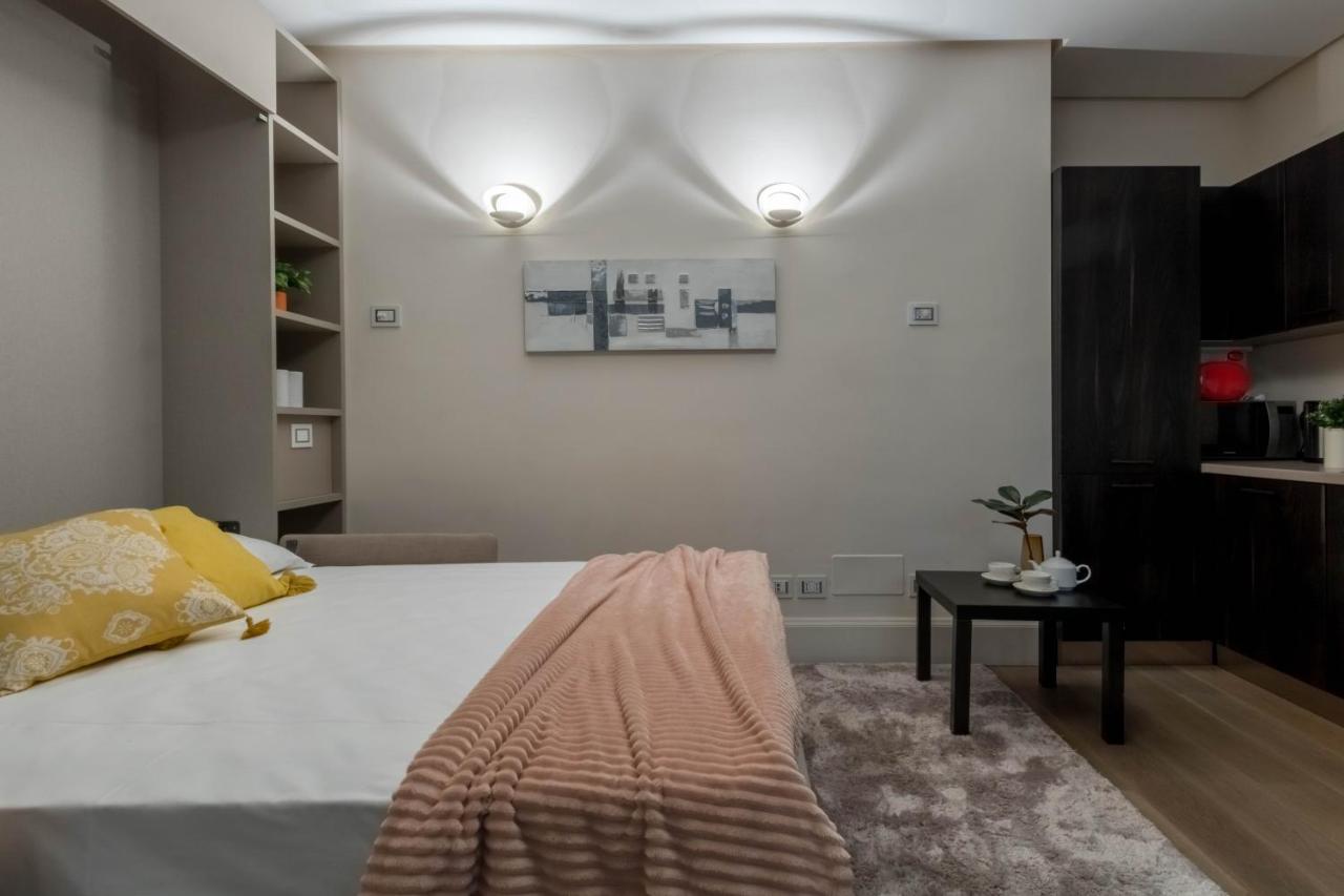 Apartmán Joivy Elegant Studio For 2 Near Duomo Di Milán Exteriér fotografie